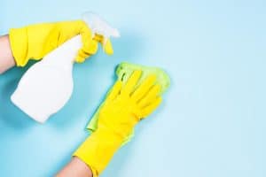 Chemiczne usuwanie farby ze ściany